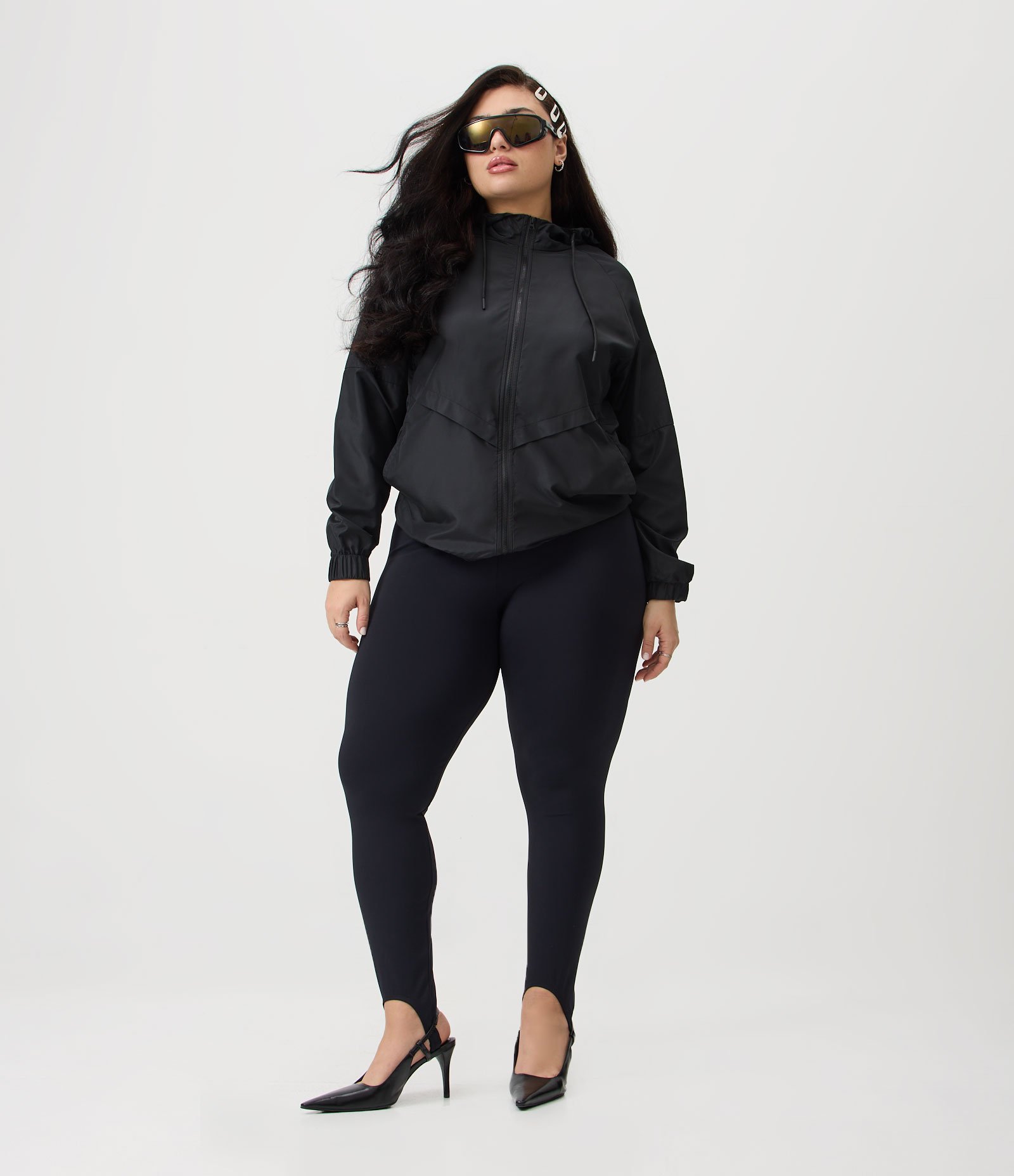 Jaqueta Quebra Vento com Capuz e Zíper Curve & Plus Size Preto 3