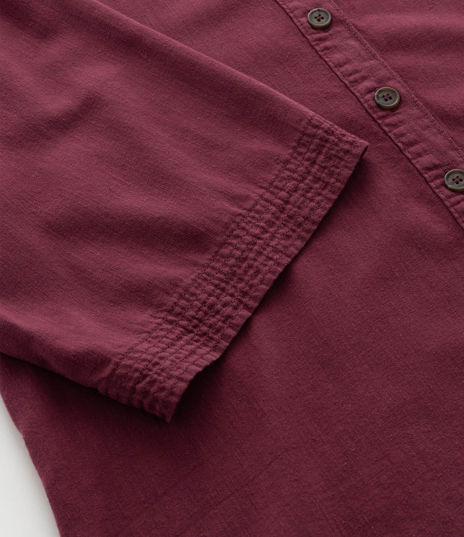 Camisa em Sarja Leve com Pespontos e Barra Larga Curve & Plus Size Bordô 4