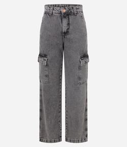 Calça Reta Comfort em Jeans com Bolso Cargo