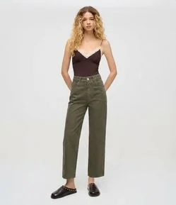 Calça Reta Cropped em Sarja com Cintura Alta