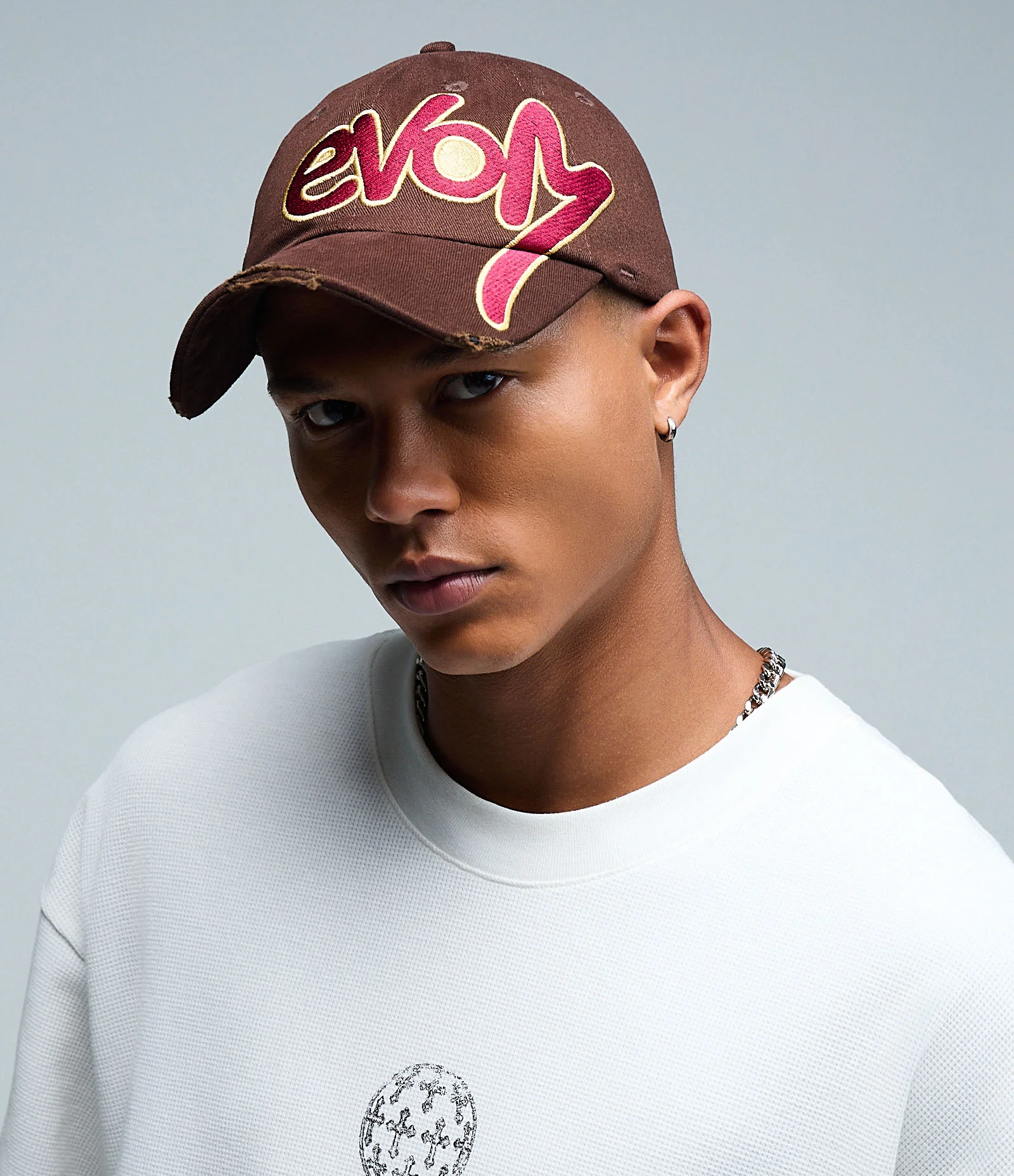 Boné em Sarja com Aba Desgastada e Bordado EVOM Veigh Marrom 2