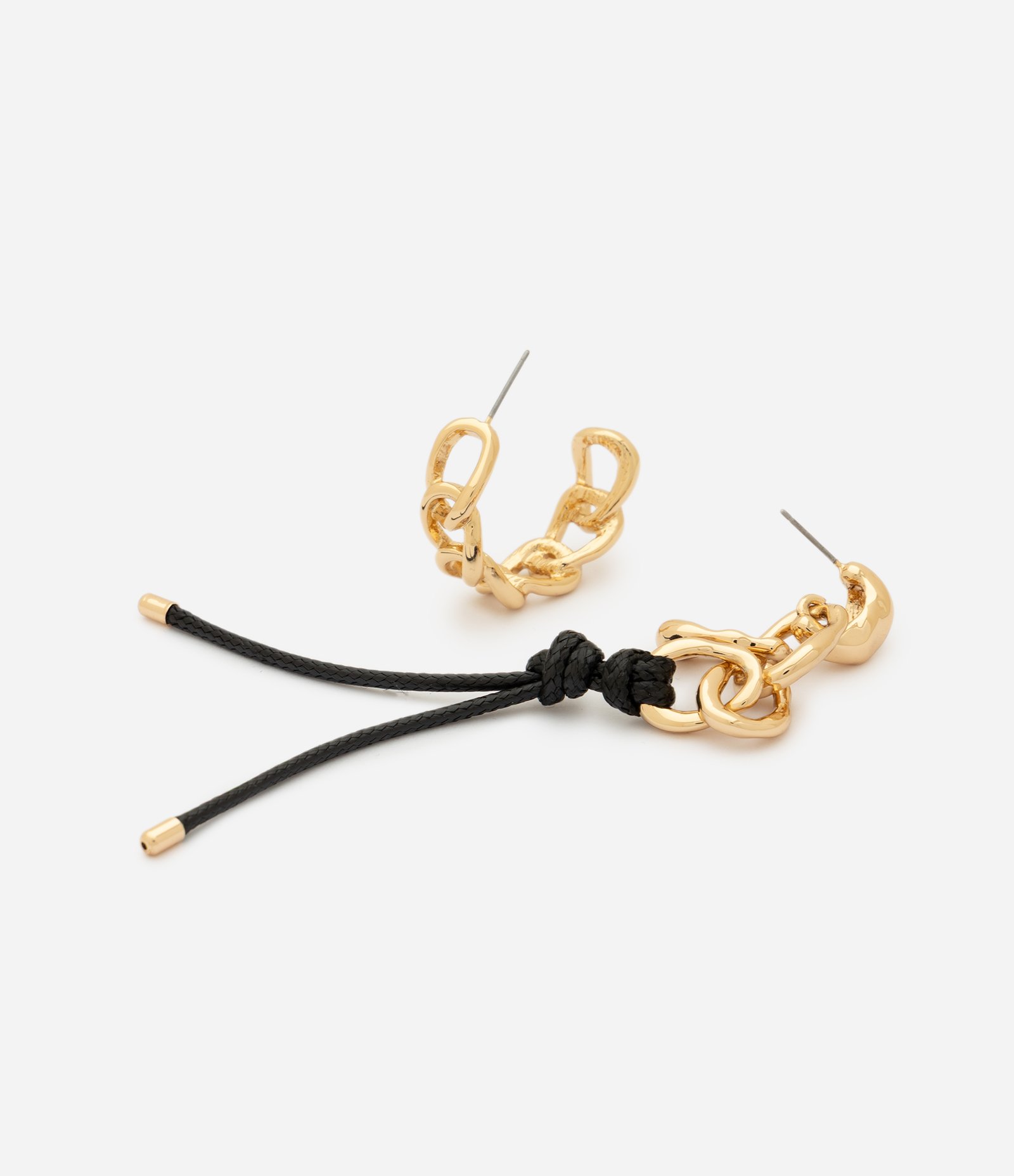 Brinco Argola Texturizado e Brinco com Cordão Dourado 3