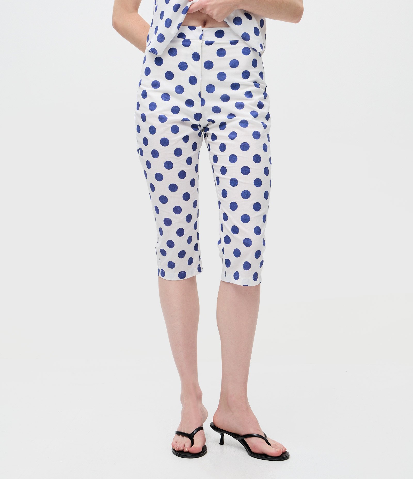 Calça Capri com Estampa de Poá Branco 2