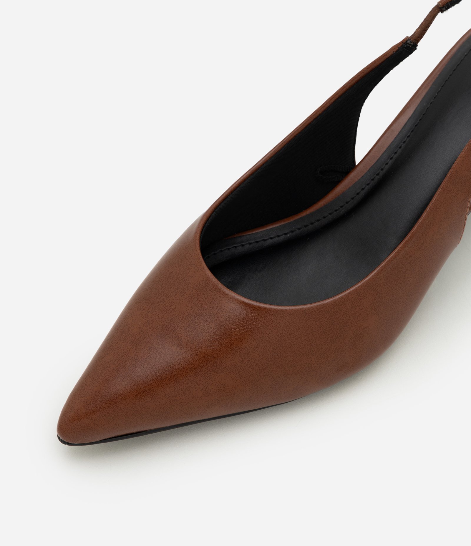 Sapato Slingback em PU com Salto Kitten Heel Marrom 4