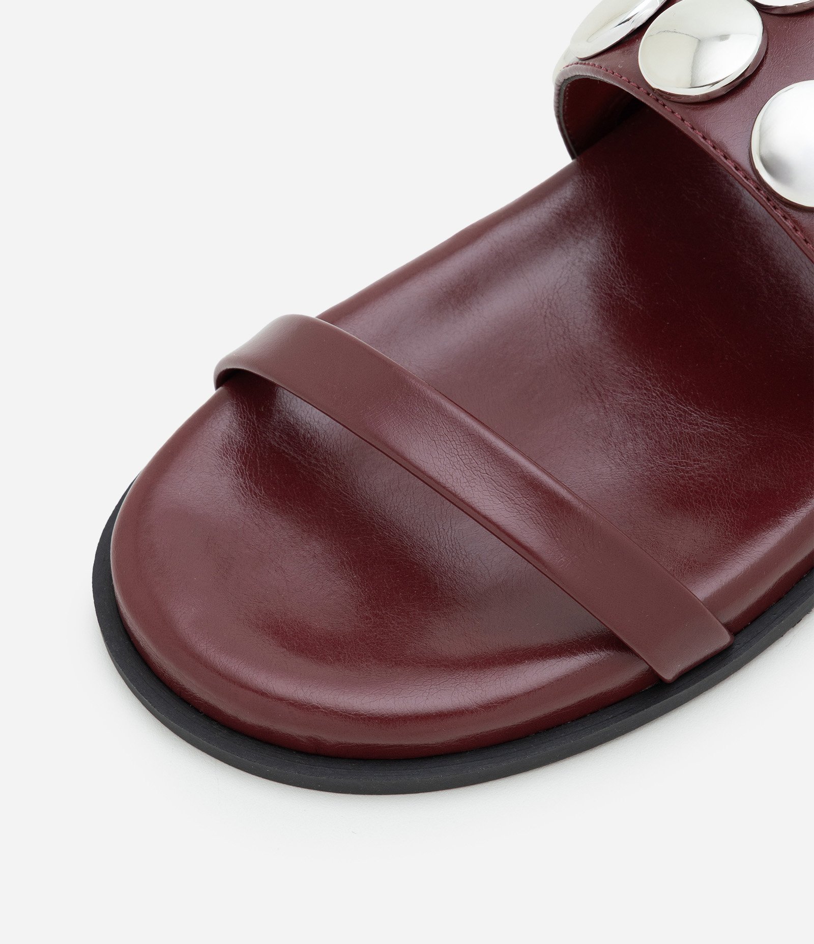 Rasteira Mule em PU com Tiras e Aplicação de Tachas Bordô 3