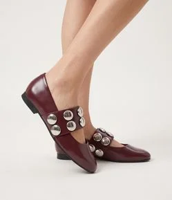 Sapatilha em PU com Faixa Larga e Studs Aplicados