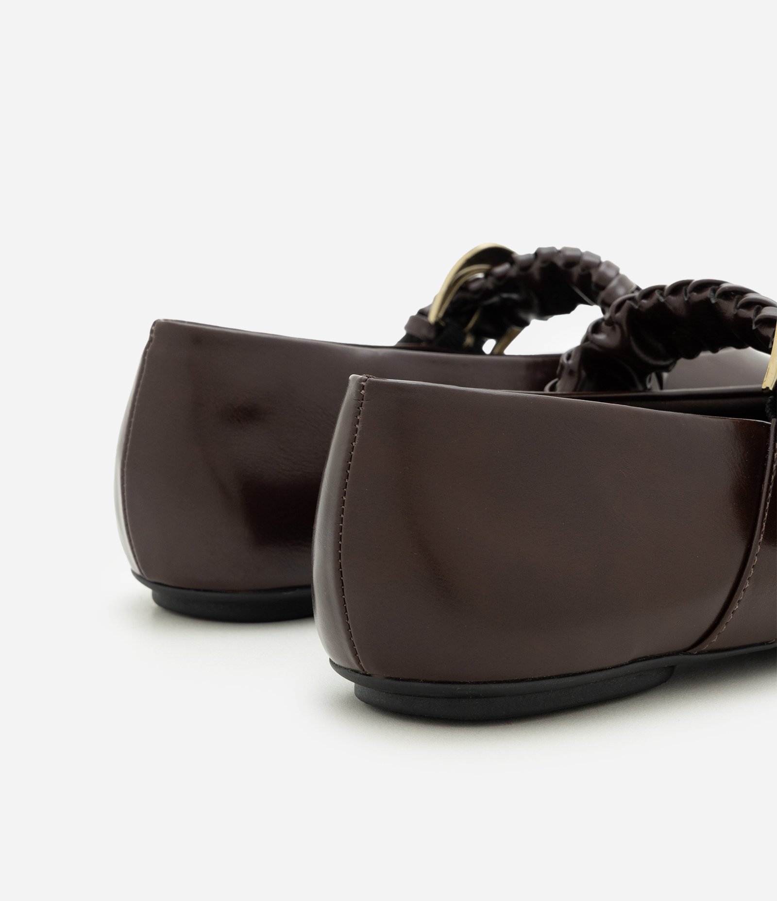 Sapatilha em PU com Tira de Trança Ajustável Marrom 3