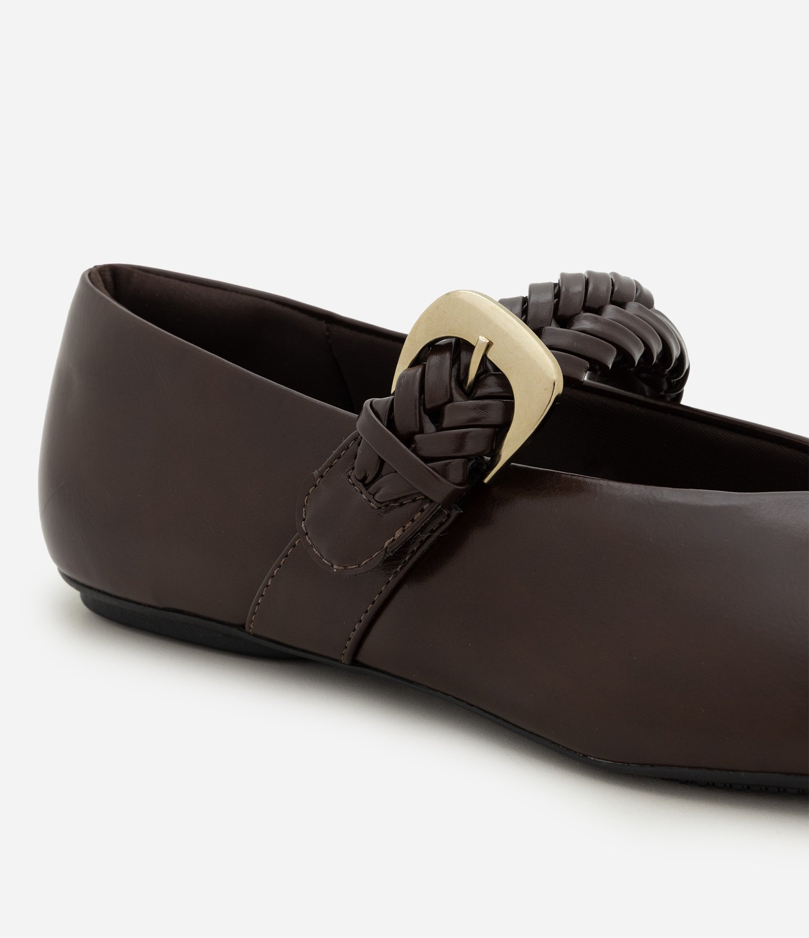 Sapatilha em PU com Tira de Trança Ajustável Marrom 5