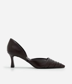 Sapato em PU com Recorte Lateral e Bico Fino