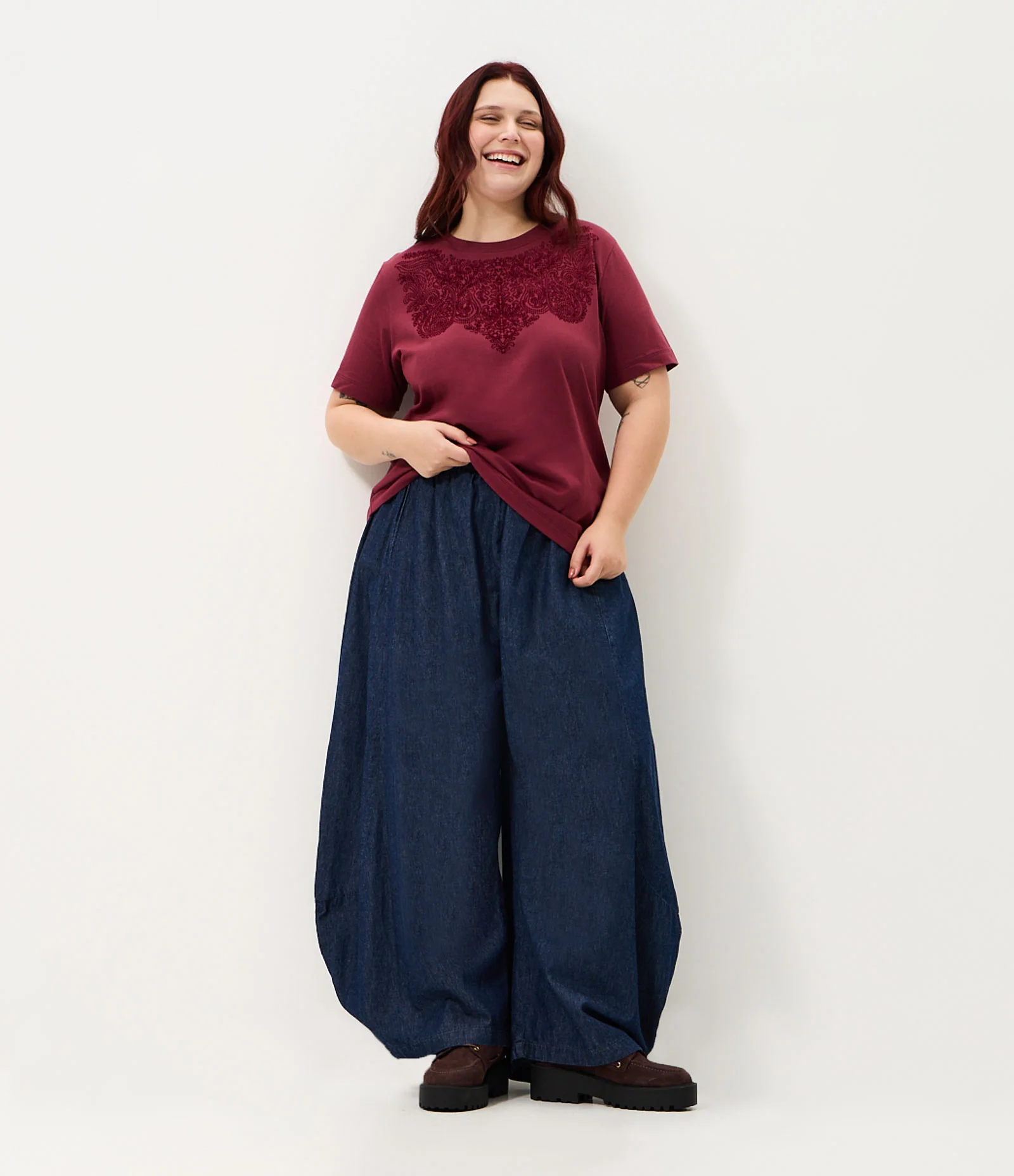 Blusa Arabesco Paisley Flocado Curve & Plus Size Marrom 2