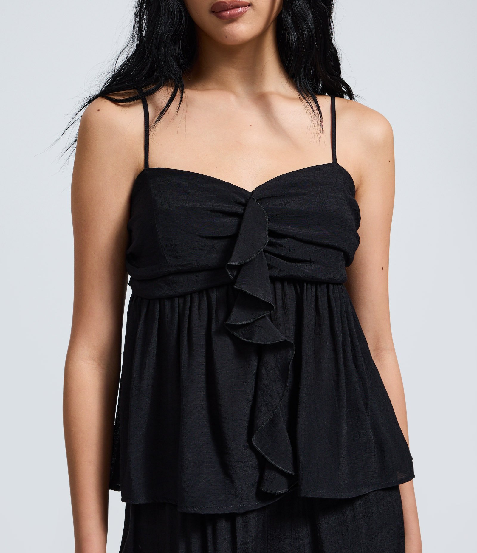 Blusa Bata em Crepe com Busto Franzido e Babado Frontal Preto 3