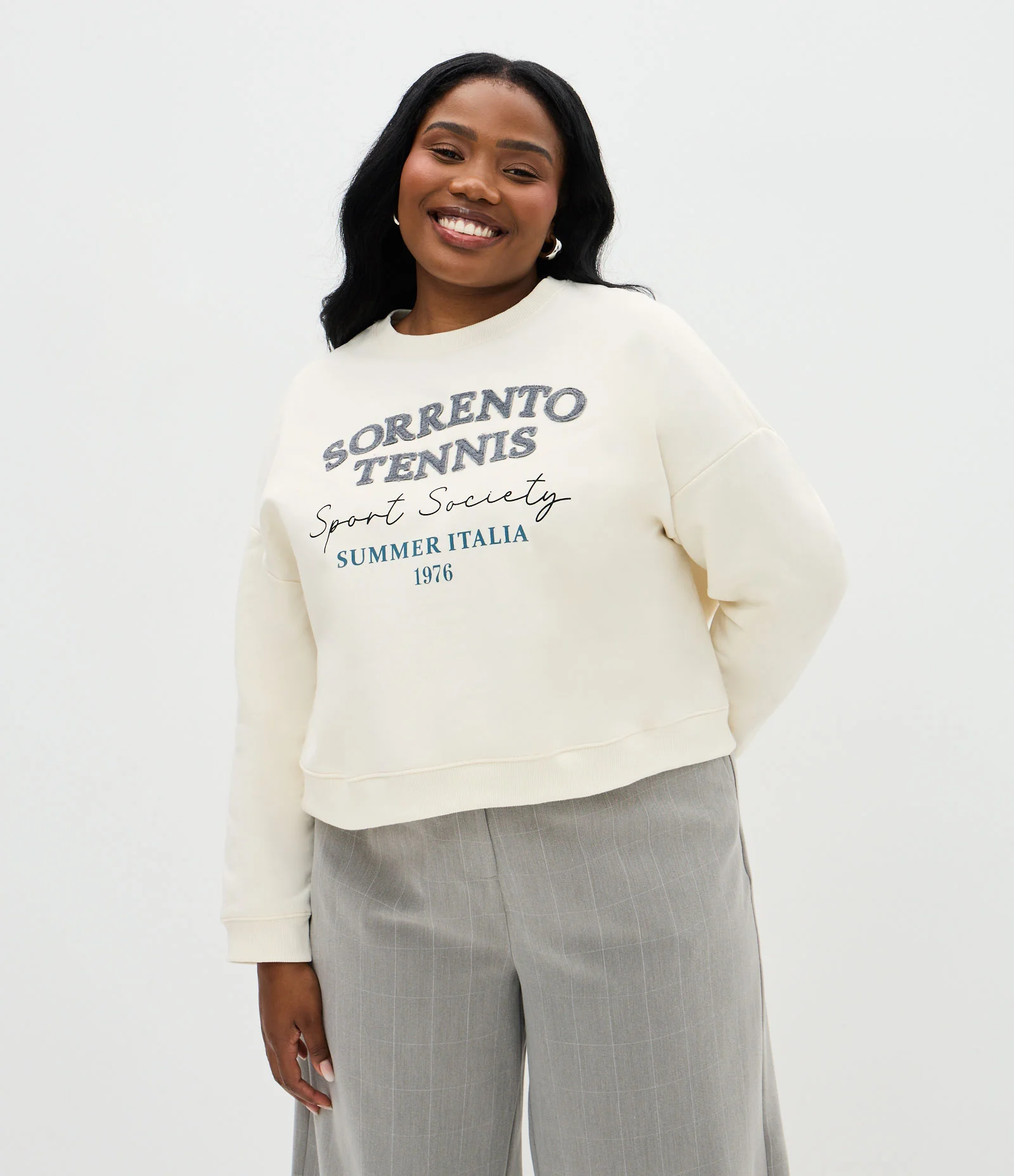Casaco Cropped em Moletom com Patch Chenille Curve & Plus Size Bege 1
