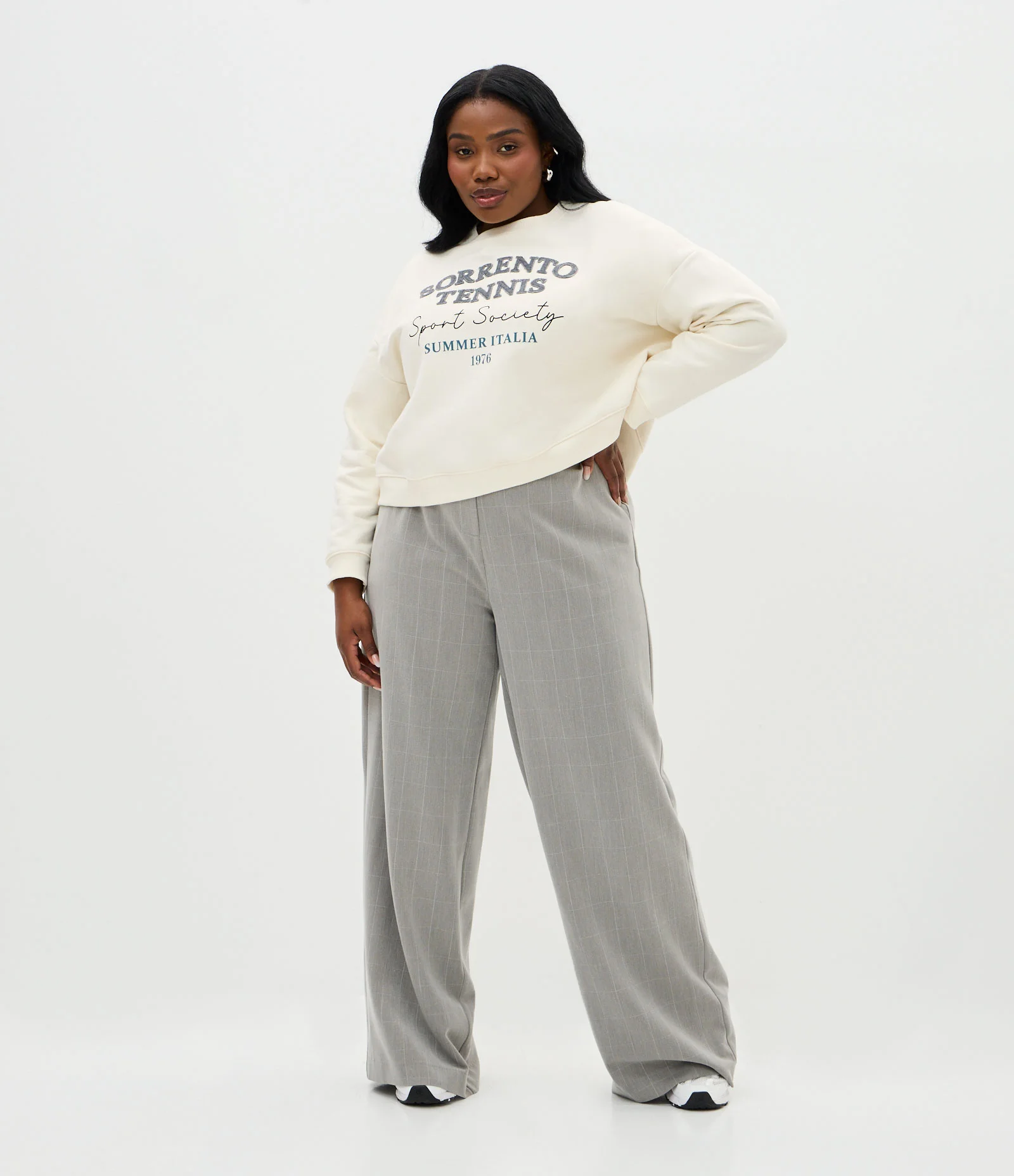 Casaco Cropped em Moletom com Patch Chenille Curve & Plus Size Bege 2