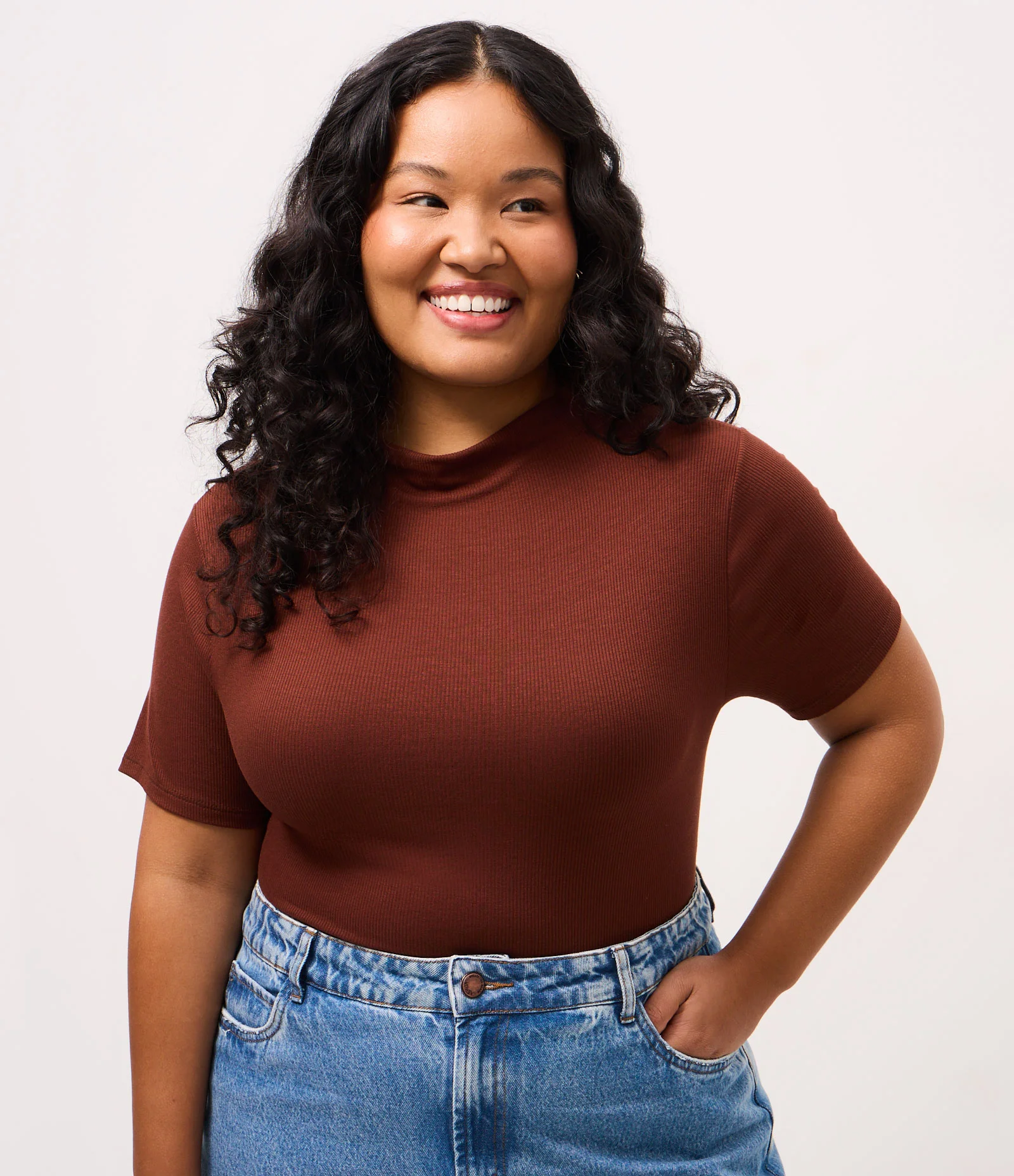 Blusa Ribana Manga Curta com Gola Alta Curve & Plus Size Marrom 1