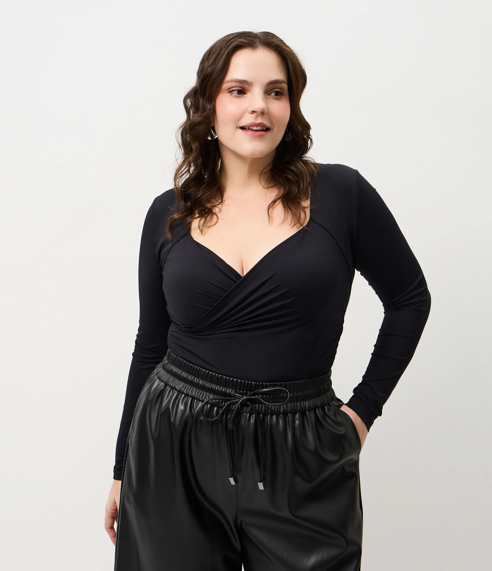 Blusa Manga Longa com Decote Transpassado Curve & Plus Size Preto 1