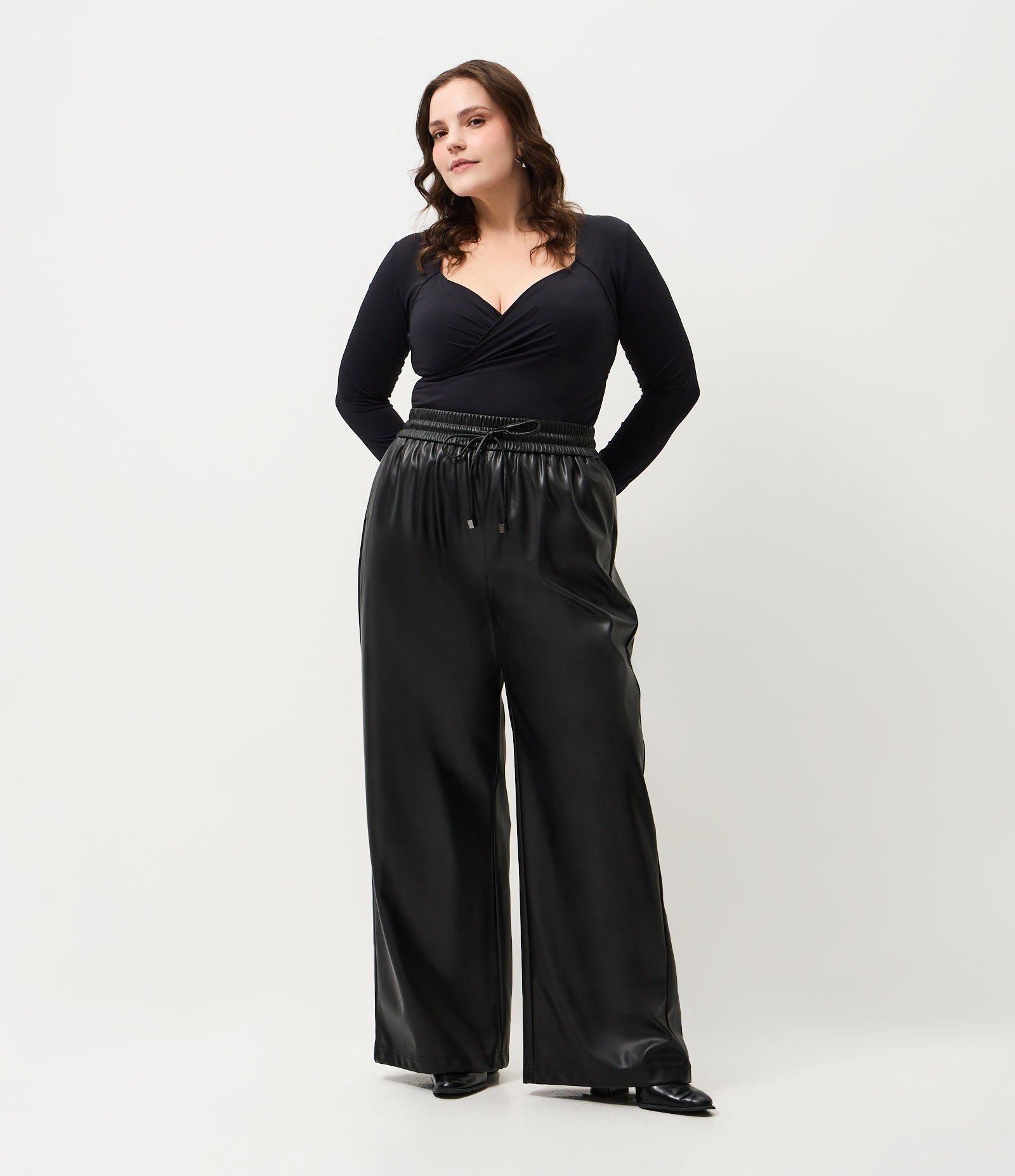 Blusa Manga Longa com Decote Transpassado Curve & Plus Size Preto 2