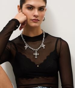 Conjunto de Colar Curto com Pingentes de Cruz e Brincos Argola