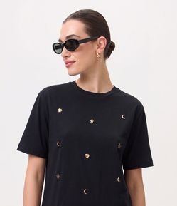 Camiseta Regular em Algodão com Aplicação de Pingentes