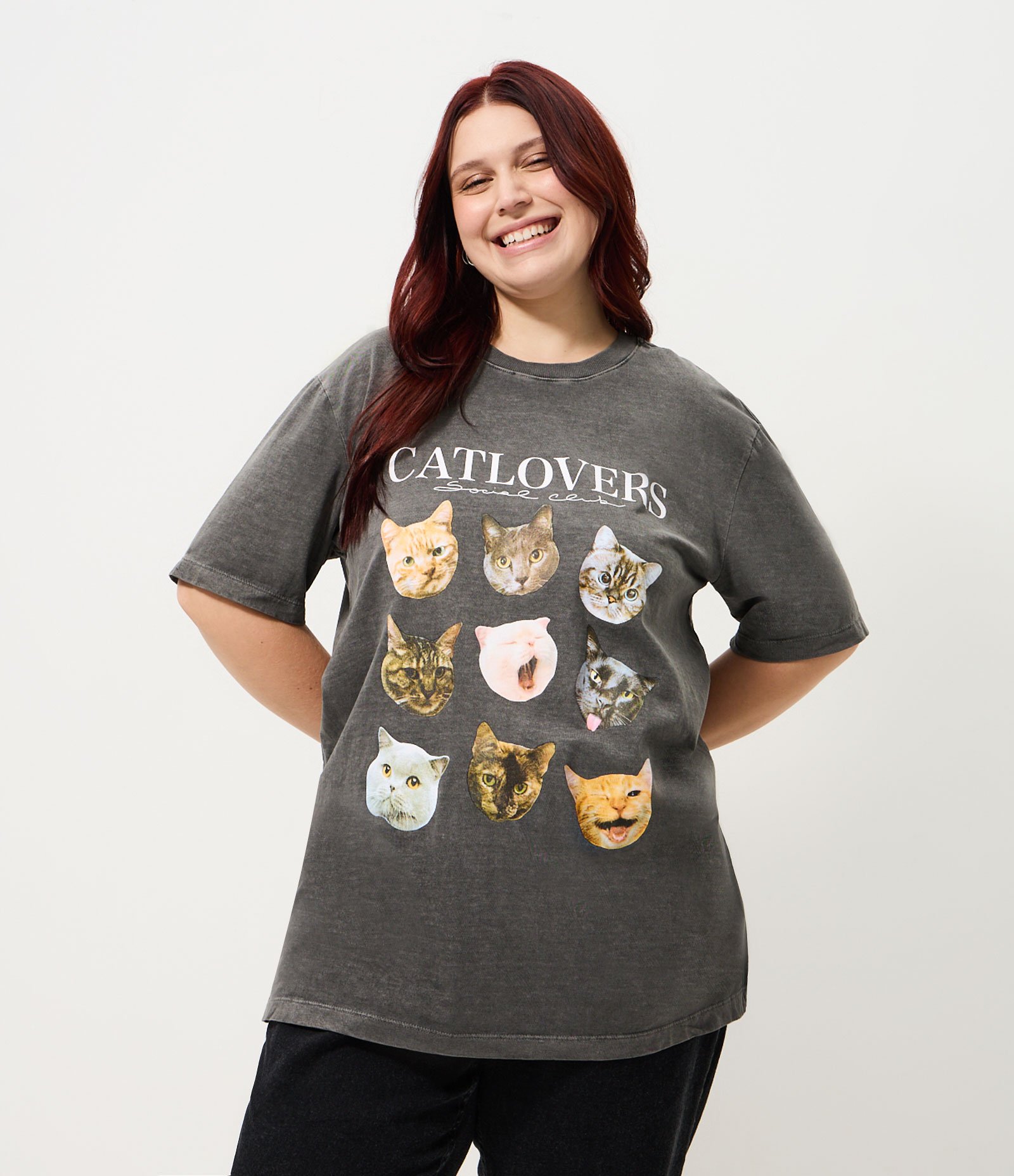 Camiseta Alongada em Meia Malha com Estampa Catlovers Curve & Plus Size Preto 1