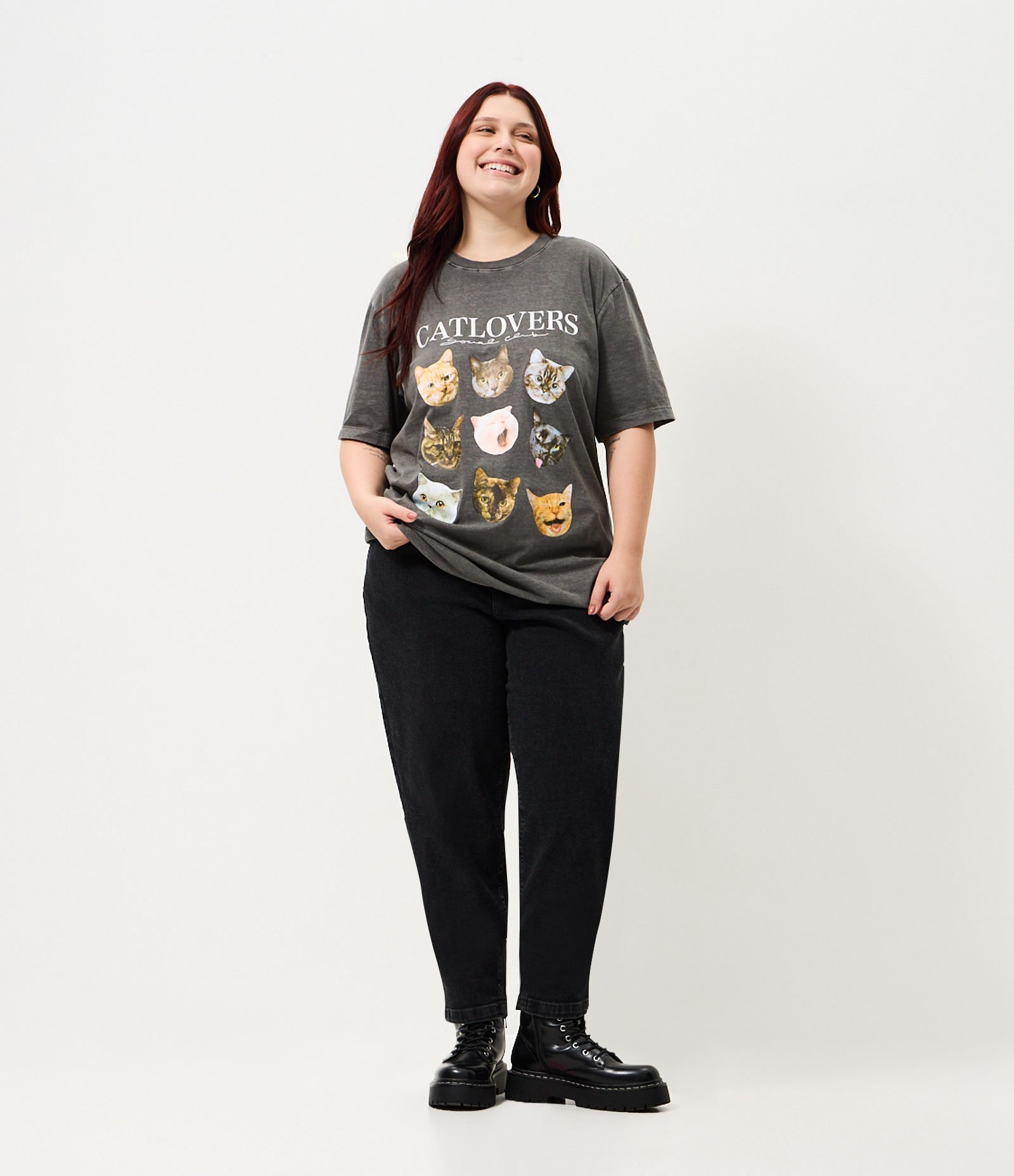 Camiseta Alongada em Meia Malha com Estampa Catlovers Curve & Plus Size Preto 2
