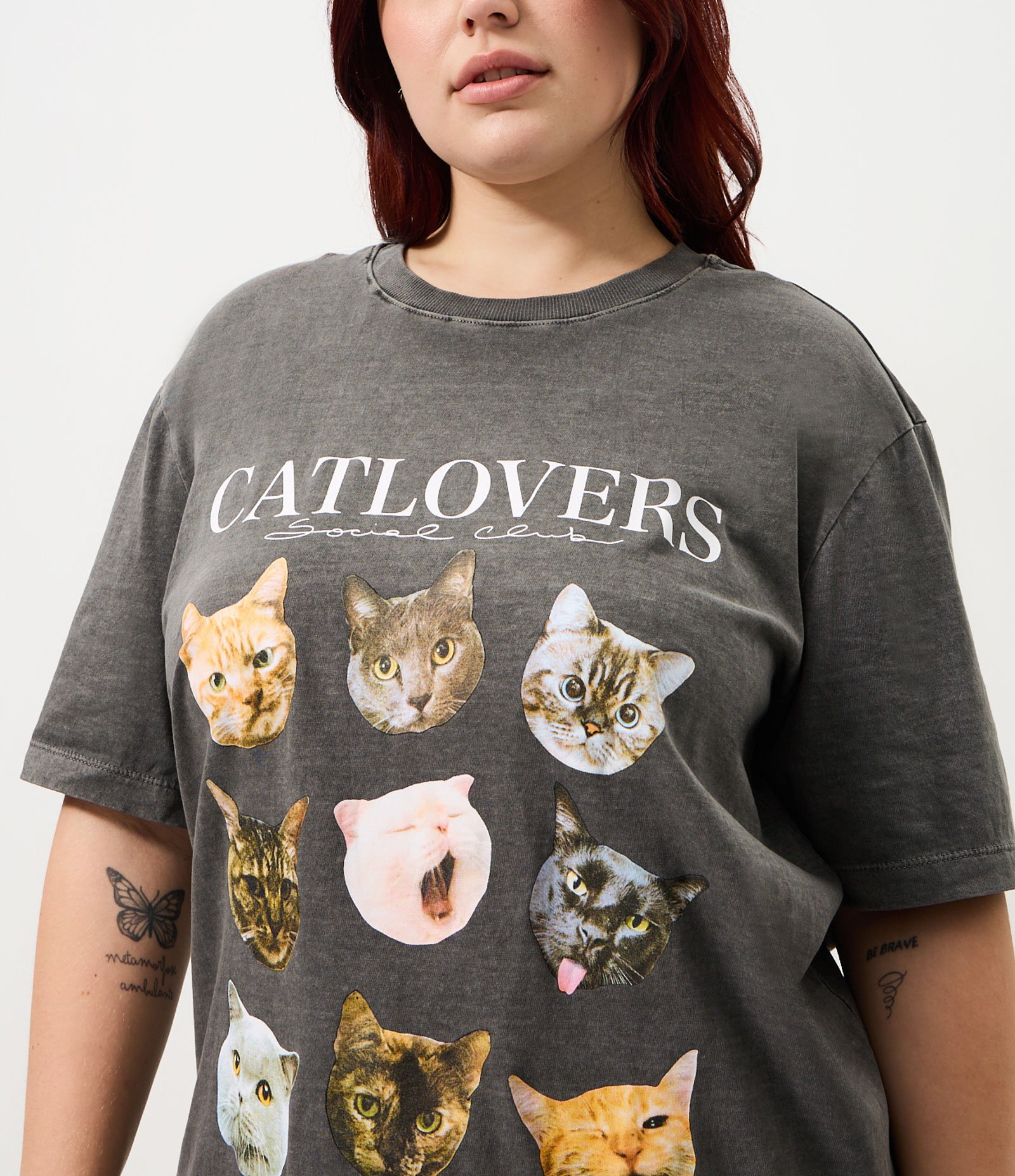 Camiseta Alongada em Meia Malha com Estampa Catlovers Curve & Plus Size Preto 3