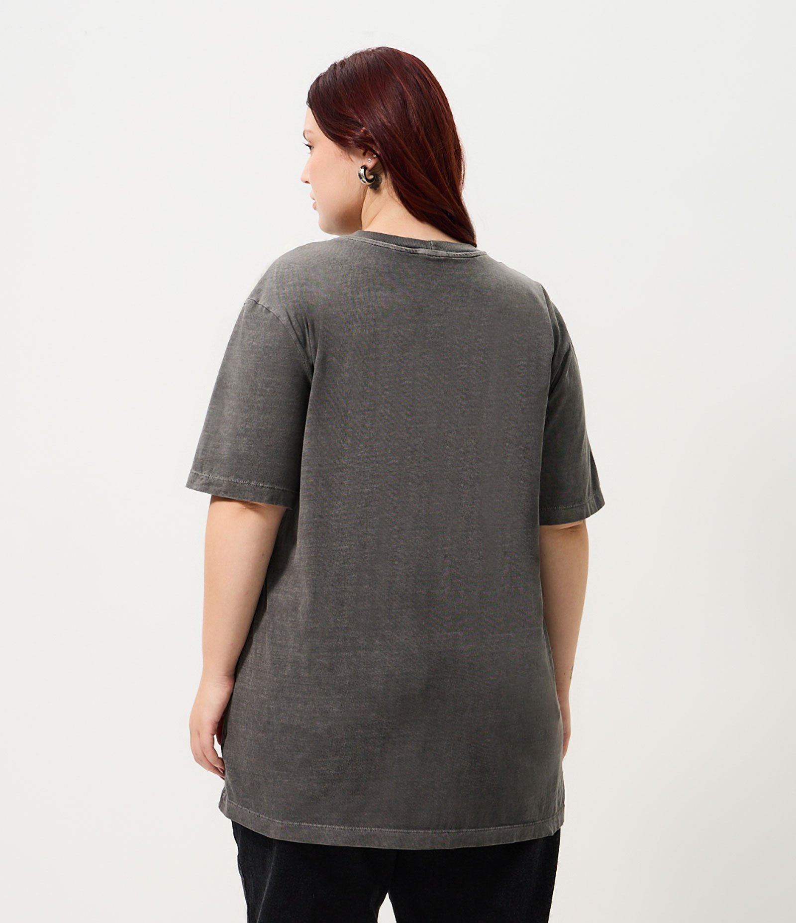 Camiseta Alongada em Meia Malha com Estampa Catlovers Curve & Plus Size Preto 4