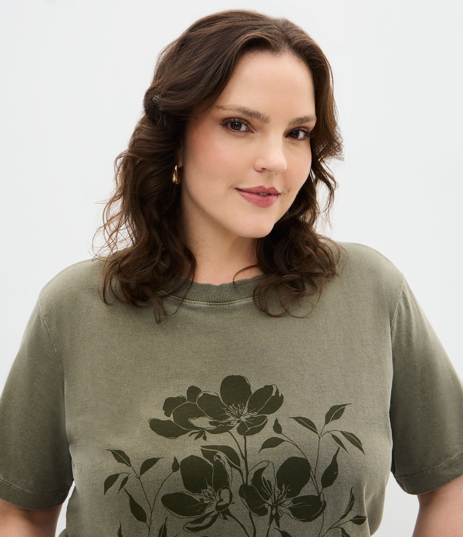 Camiseta Alongada em Meia Malha com Estampa Floral Curve & Plus Size Verde Oliva 3