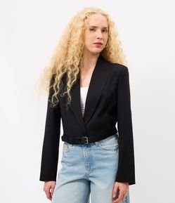 Blazer Cropped Estruturado e Alfaiatado com Cinto na Barra