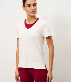 Camiseta Esportiva em Microfibra Furadinha com Barra Mullet