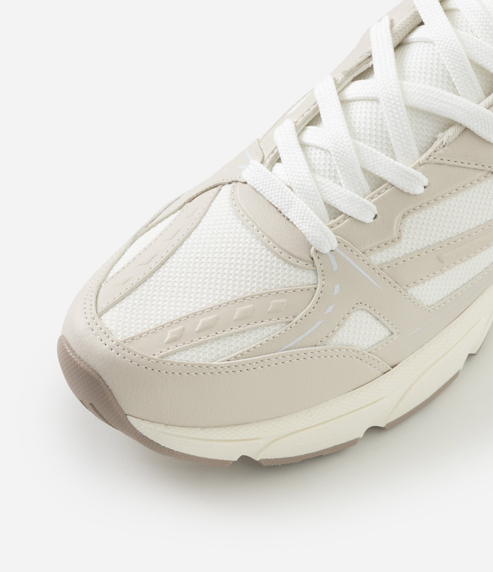 Tênis Esportivo Sintético com Recortes e Apliques Off White 5