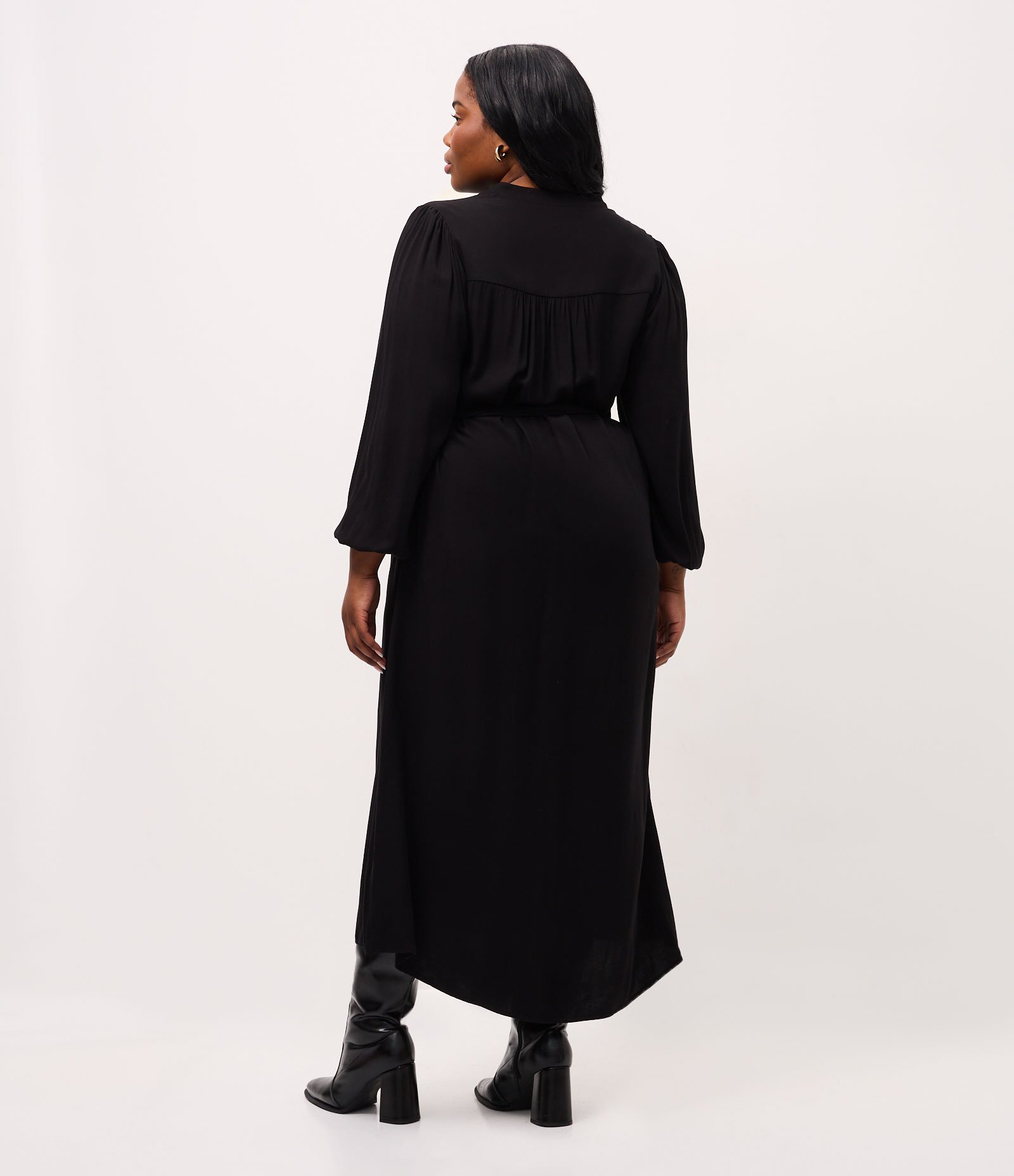 Vestido Midi Chemise com Cinto Faixa Curve & Plus Size Preto 4