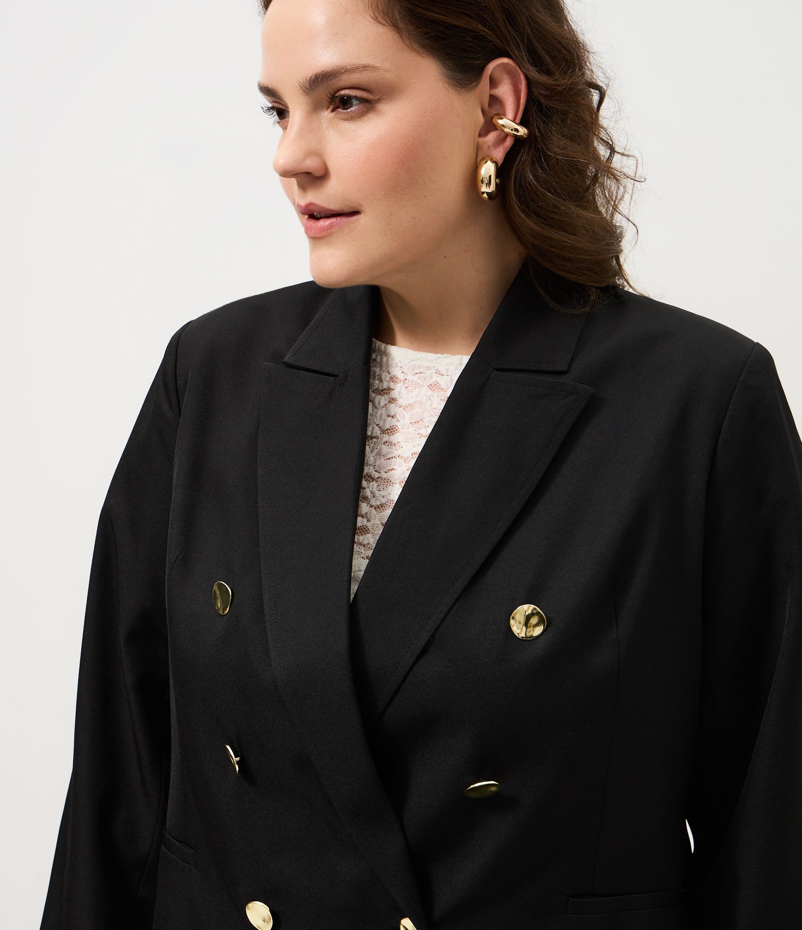 Blazer Alfaiatado com Botões Dourados Curve & Plus Size Preto 3