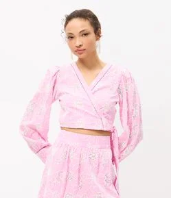 Blusa em Laise Floral com Decote Transpassado e Amarração