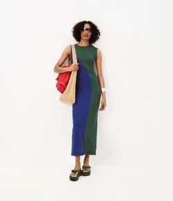 Vestido Midi em Tricô com Recorte Ondulado e Fenda Traseira