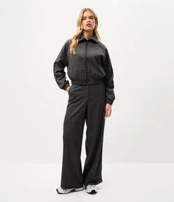 Calça Alfaiatada Reta com Estampa Xadrez e Detalhes Laterais
