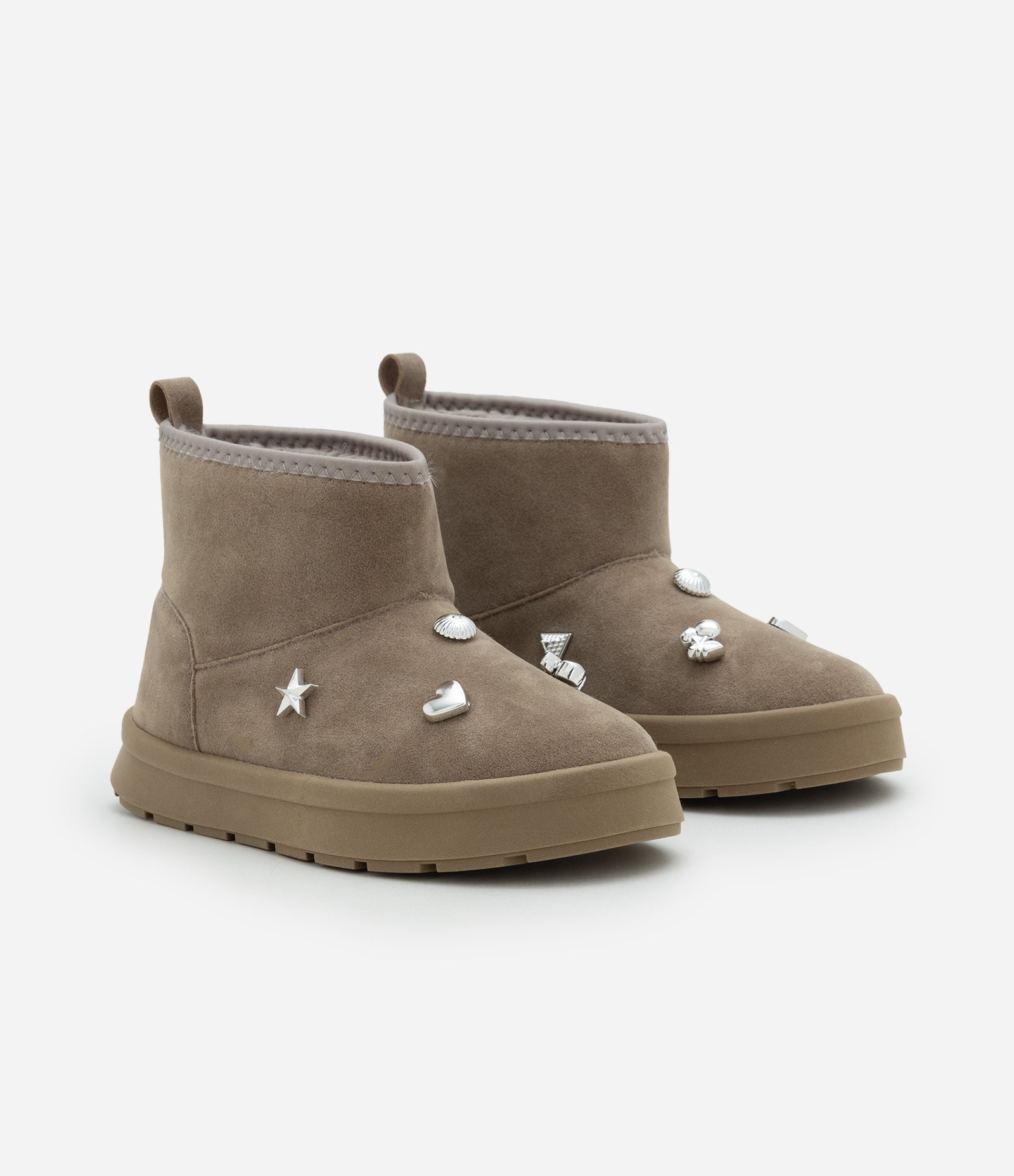 Bota Infantil Comfy com Pins Decorativos e Pelinhos – Tam 28 a 34 Marrom Taupe 1