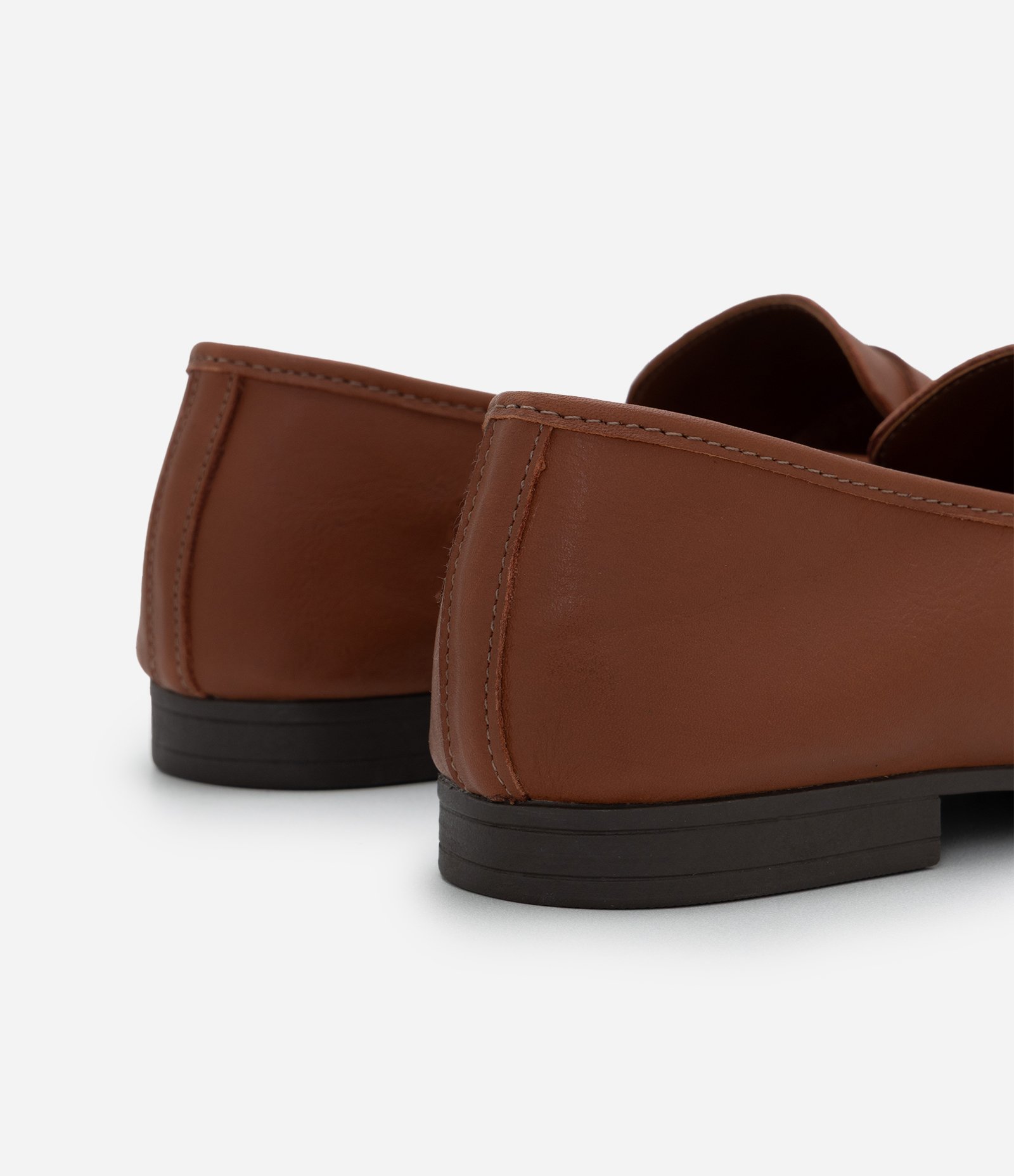 Mocassim Estruturado em Couro com Recorte Frontal Marrom 4