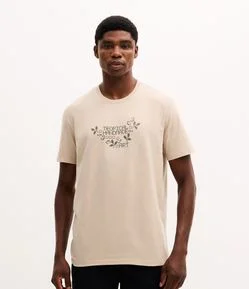 Camiseta Manga Curta em Algodão com Lettering Tropical Handmade