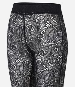 Calça Capri em Renda sem Forro