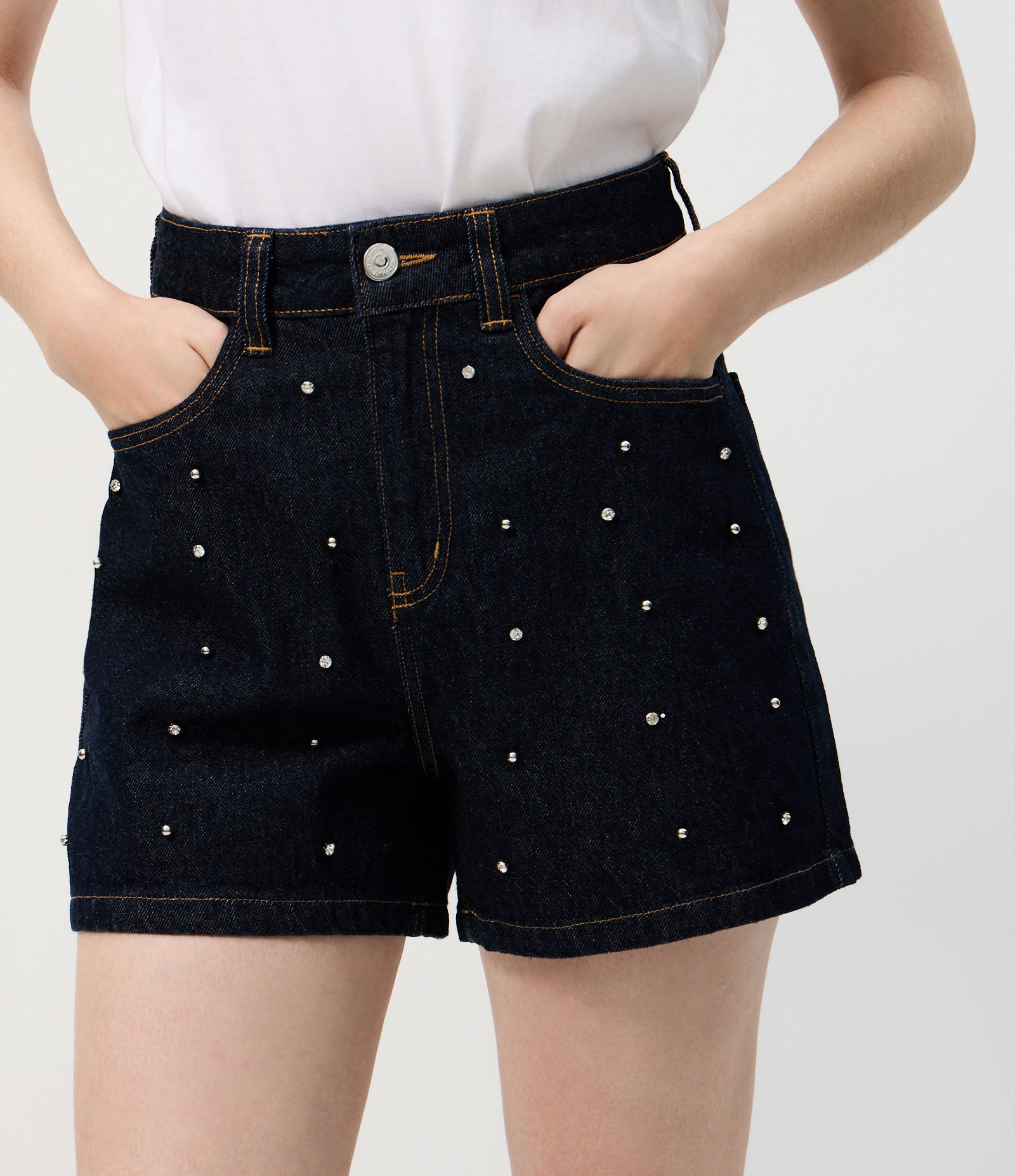 Short Evasê em Jeans com Cintura Alta e Brilhos Aplicados Azul Escuro 3