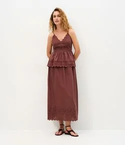 Vestido Evasê Midi em Laise com Sobreposição e Bordados