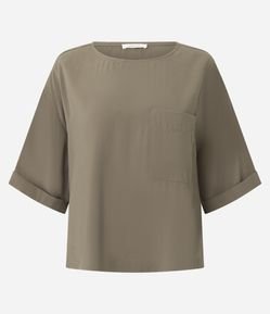 Blusa Ampla em Viscose com Aplicação de Bolso Frontal
