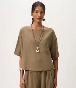 Blusa Ampla em Viscose com Aplicação de Bolso Frontal
