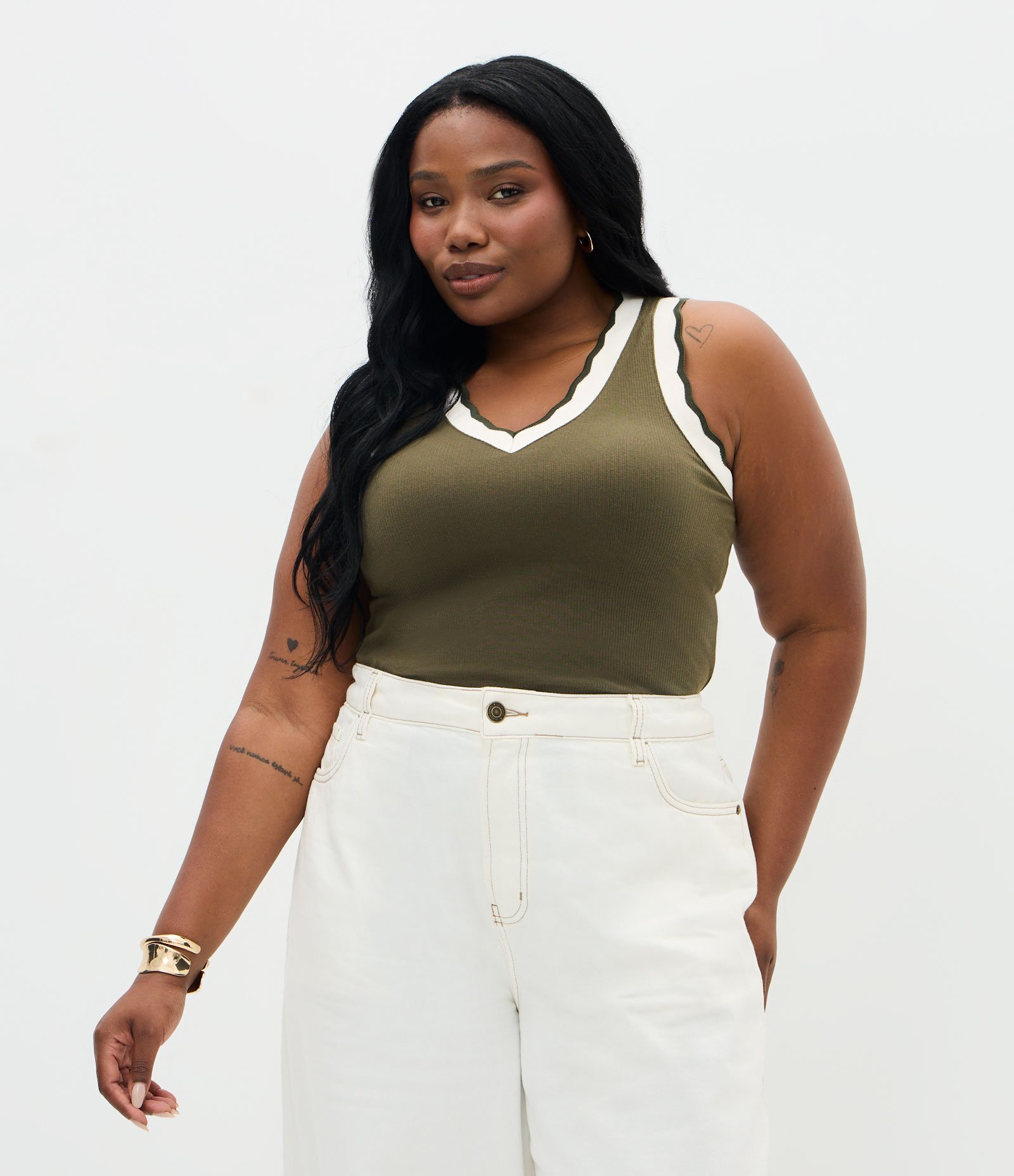 Blusa Regata em Ribana com Gola V em Retilínea Curve & Plus Size Verde 2