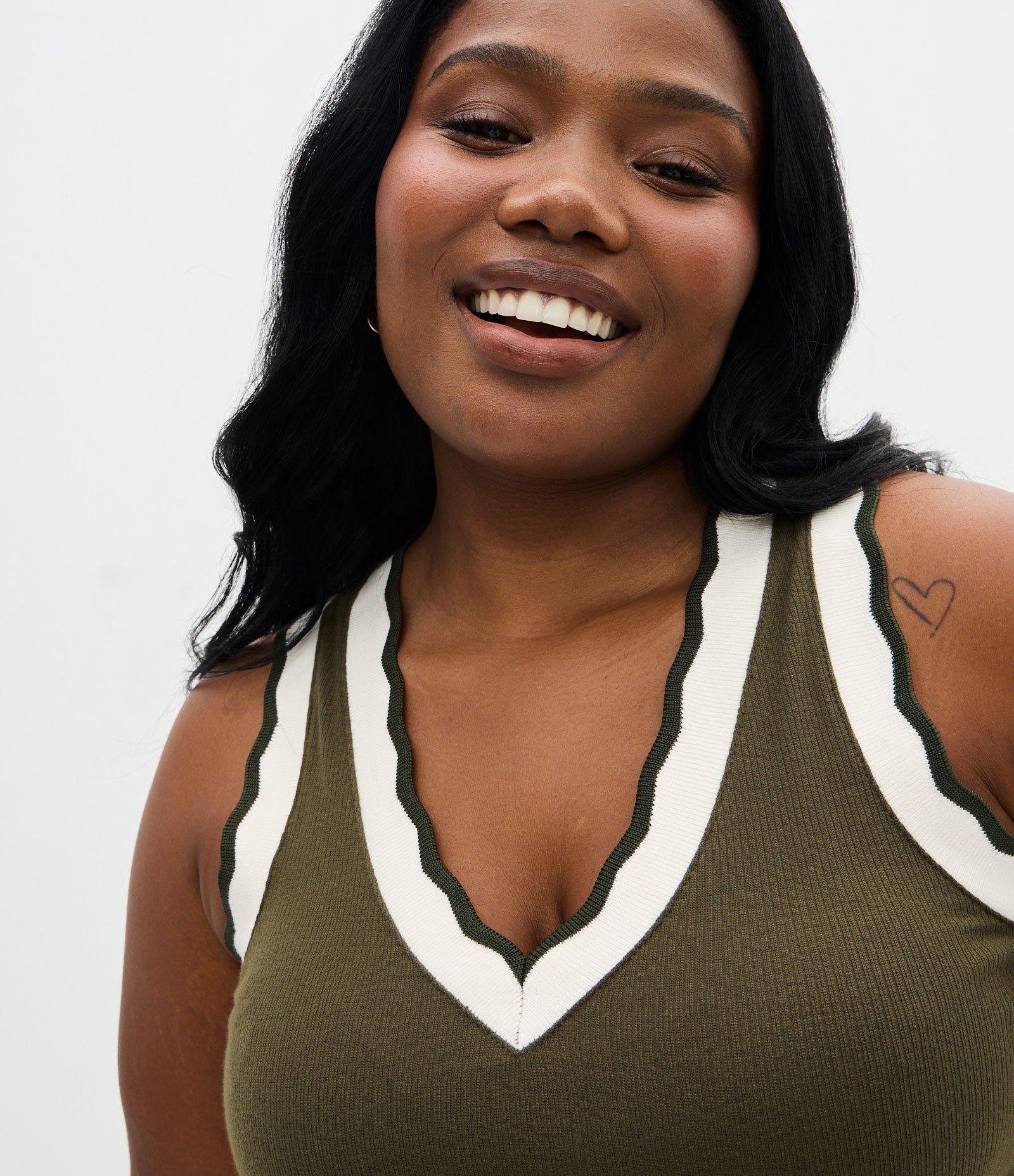 Blusa Regata em Ribana com Gola V em Retilínea Curve & Plus Size Verde 4