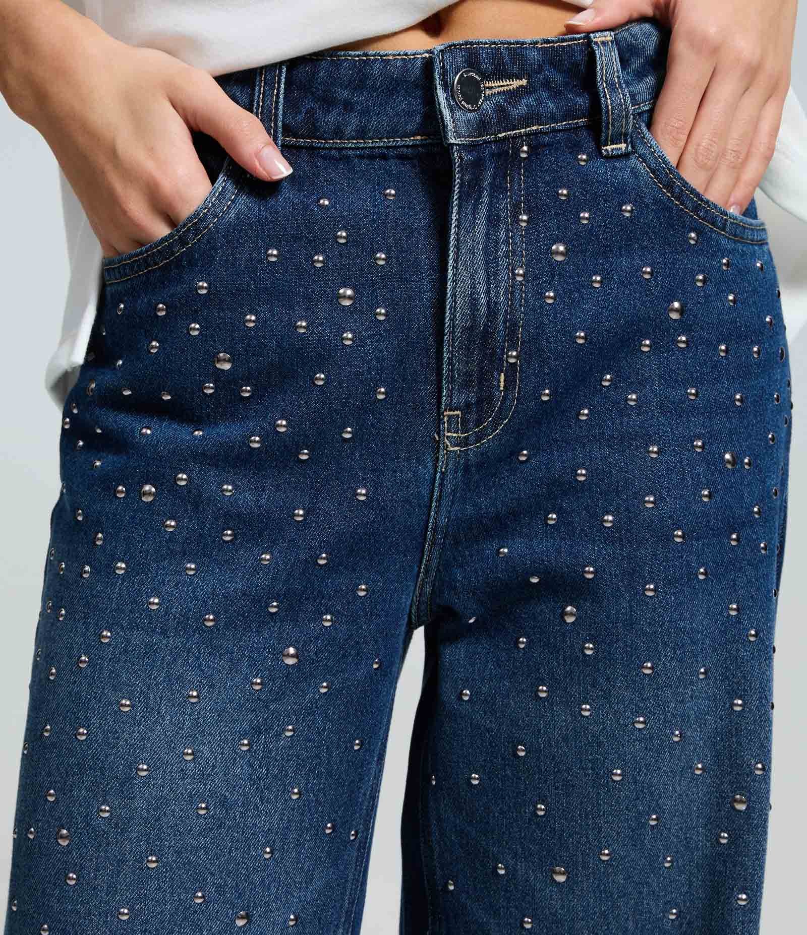 Calça Wide em Jeans com Tachas Aplicadas e Cintura Média Azul 3