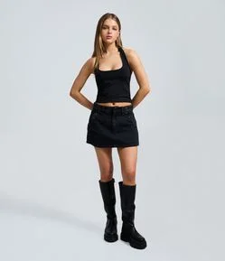 Short Saia em Jeans com Cintura Alta Tachas e Recorte