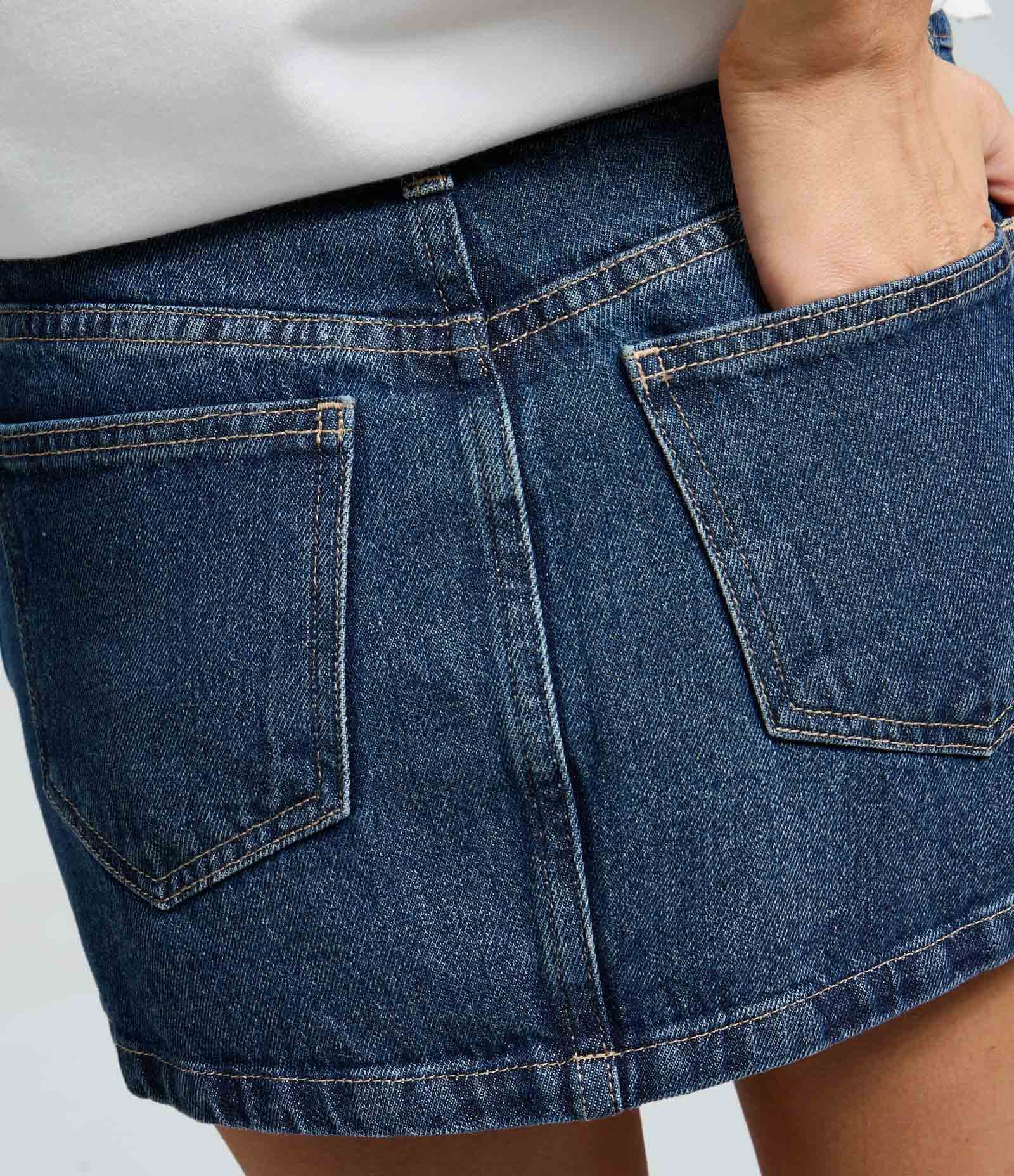Minissaia Jeans com Tachas e Cintura Baixa Azul 5