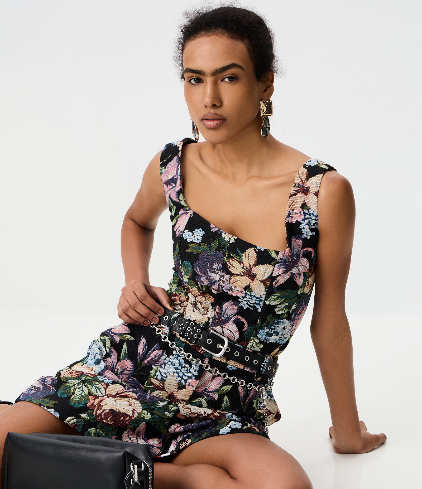Blusa Corset em Jacquard Floral com Alça Larga e Decote Quadrado Preto