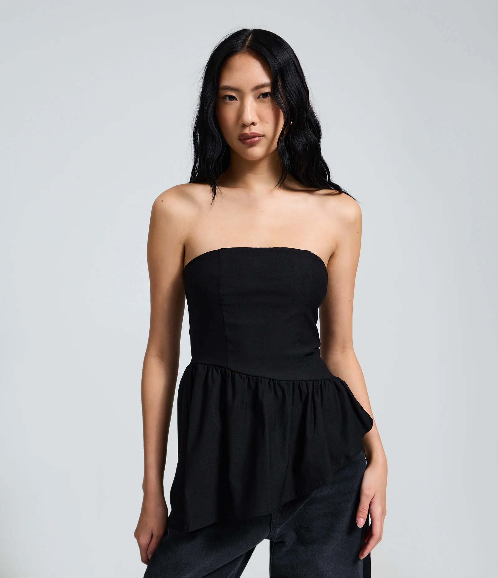 Blusa Peplum em Bengaline com Barra Assimétrica Preto 1